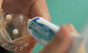 7 лучших кремов для фиксации зубных протезов
